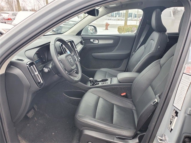 2025 Volvo XC40 B5 Core