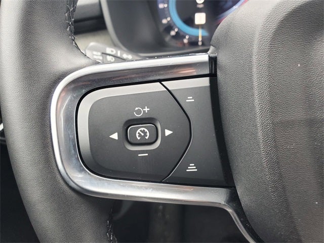 2025 Volvo XC40 B5 Core