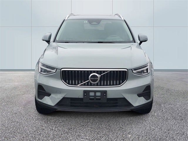 2025 Volvo XC40 B5 Core