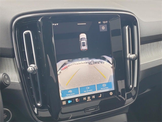 2025 Volvo XC40 B5 Core