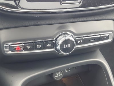 2025 Volvo XC40 B5 Core