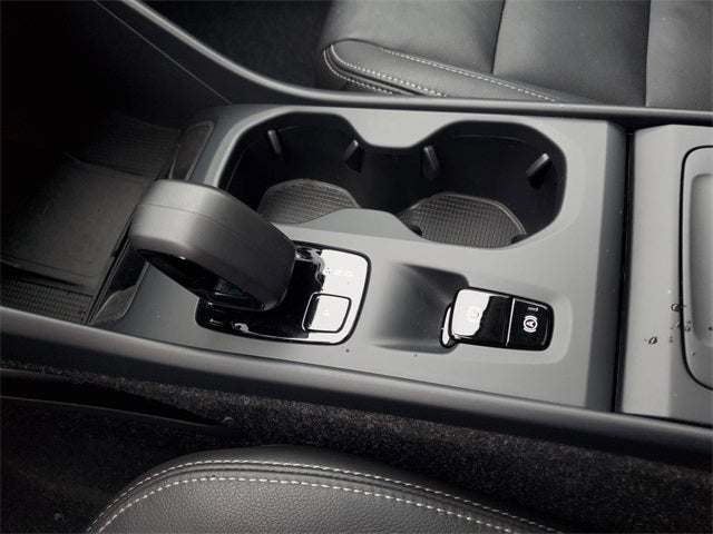 2025 Volvo XC40 B5 Core