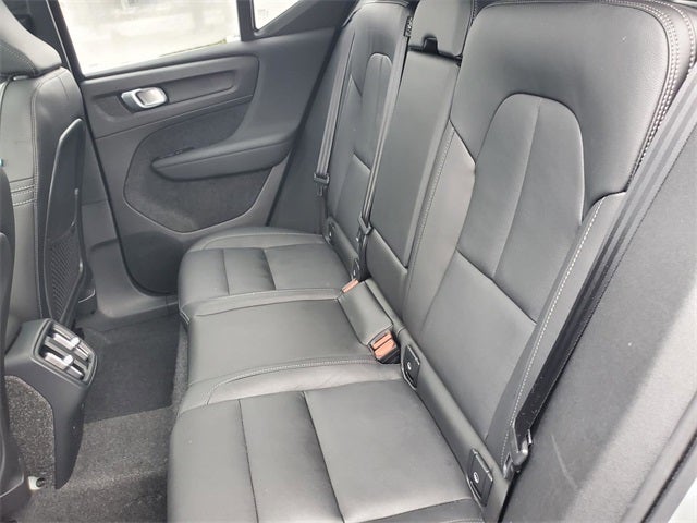 2025 Volvo XC40 B5 Core