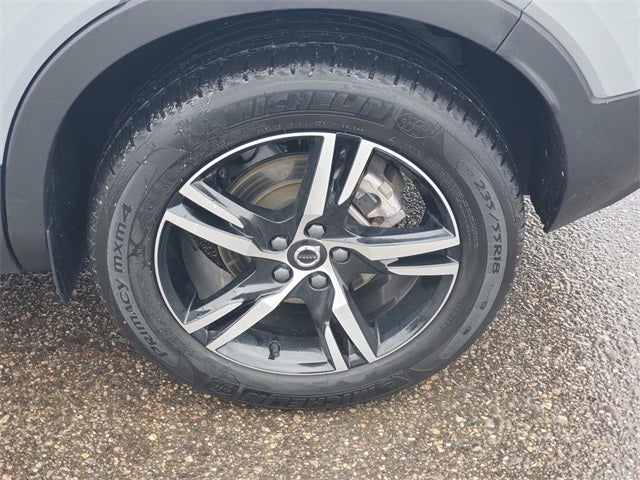 2025 Volvo XC40 B5 Core