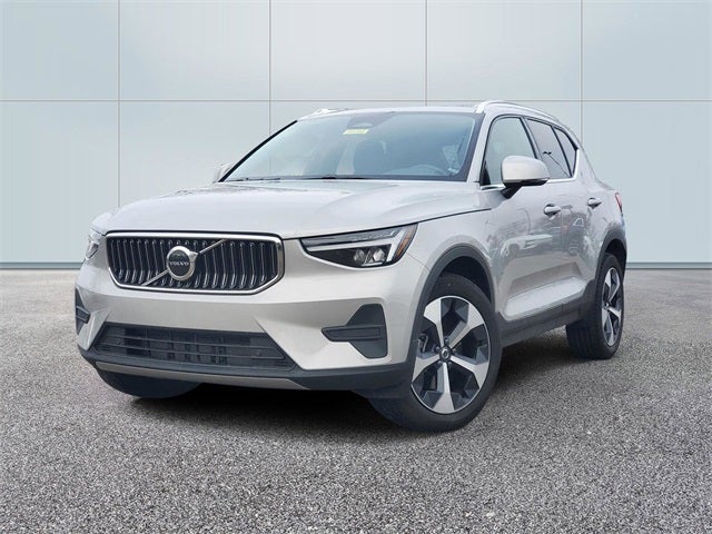 2025 Volvo XC40 B5 Core