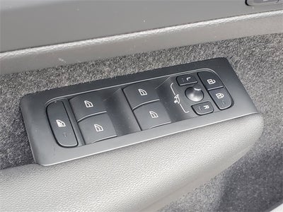 2025 Volvo XC40 B5 Core