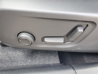 2025 Volvo XC40 B5 Core