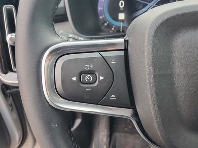 2025 Volvo XC40 B5 Core