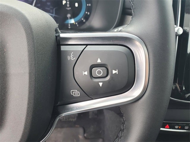2025 Volvo XC40 B5 Core
