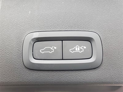 2025 Volvo XC40 B5 Core