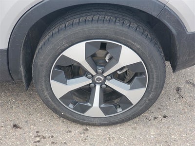 2025 Volvo XC40 B5 Core