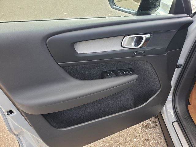 2026 Volvo XC40 B5 Core