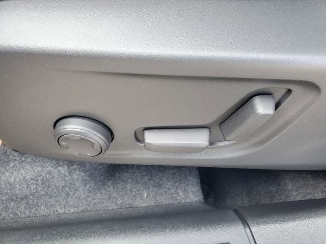 2026 Volvo XC40 B5 Core