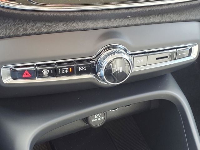 2026 Volvo XC40 B5 Core