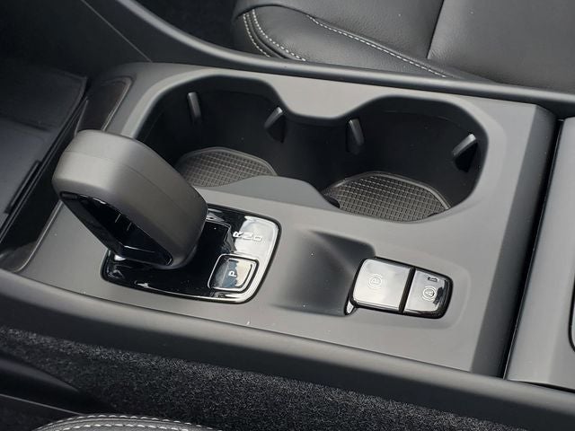 2026 Volvo XC40 B5 Core