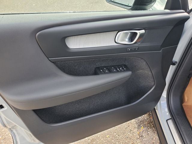 2026 Volvo XC40 B5 Core