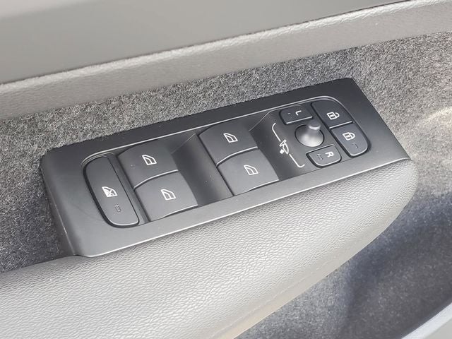 2026 Volvo XC40 B5 Core
