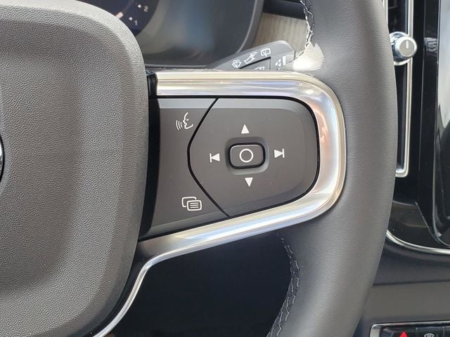 2026 Volvo XC40 B5 Core