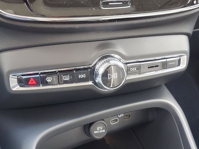 2026 Volvo XC40 B5 Core