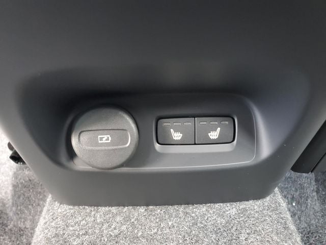 2026 Volvo XC40 B5 Core