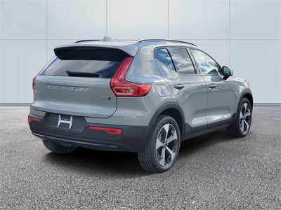 2026 Volvo XC40 B5 Core