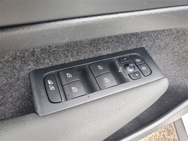 2024 Volvo XC40 Ultimate