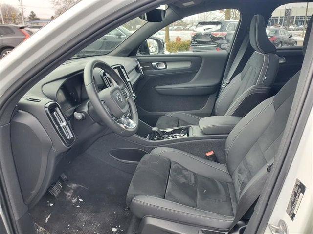 2024 Volvo XC40 Ultimate