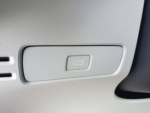 2026 Volvo XC40 B5 Ultra