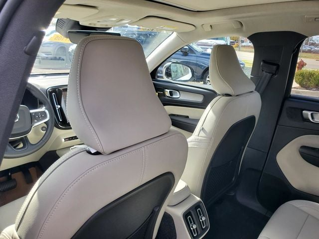 2026 Volvo XC40 B5 Ultra