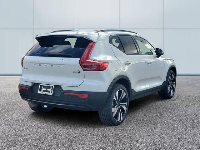 2026 Volvo XC40 B5 Ultra