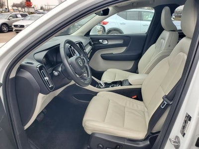 2023 Volvo XC40 B5 Plus Bright Theme