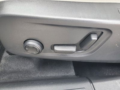 2023 Volvo XC40 B5 Plus Bright Theme