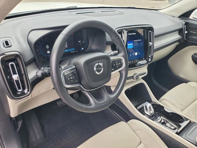 2023 Volvo XC40 B5 Plus Bright Theme