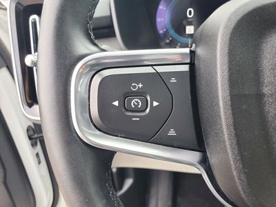 2023 Volvo XC40 B5 Plus Bright Theme