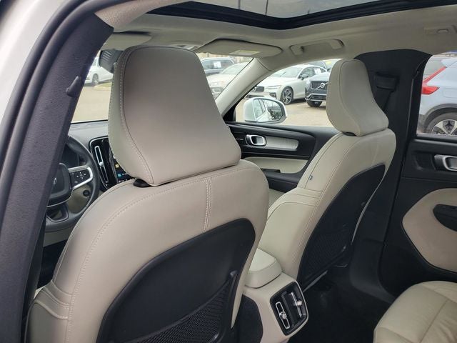 2023 Volvo XC40 B5 Plus Bright Theme