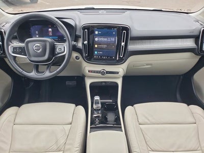 2023 Volvo XC40 B5 Plus Bright Theme
