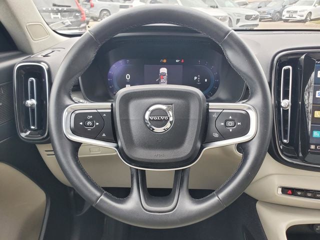 2023 Volvo XC40 B5 Plus Bright Theme