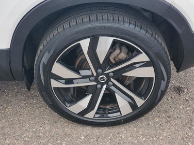 2023 Volvo XC40 B5 Plus Bright Theme