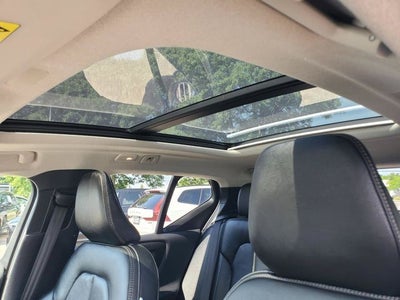 2023 Volvo XC40 B5 Plus Dark Theme