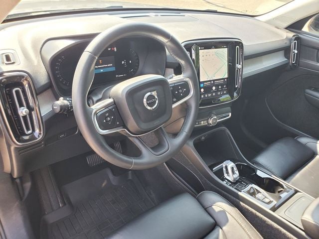 2023 Volvo XC40 B5 Plus Dark Theme