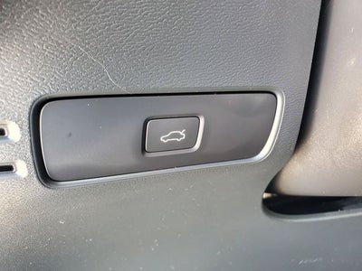 2023 Volvo XC40 B5 Plus Dark Theme