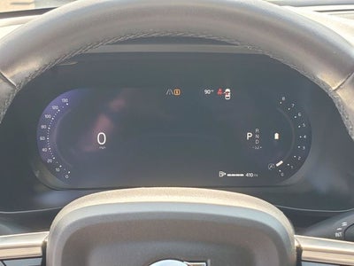 2023 Volvo XC40 B5 Plus Dark Theme