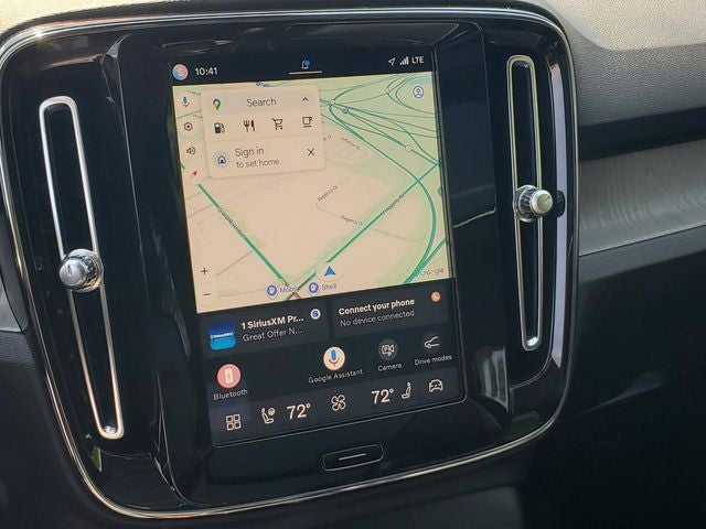 2023 Volvo XC40 B5 Plus Dark Theme