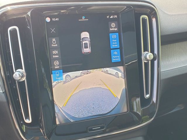 2023 Volvo XC40 B5 Plus Dark Theme