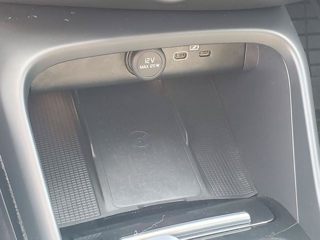 2023 Volvo XC40 B5 Plus Dark Theme