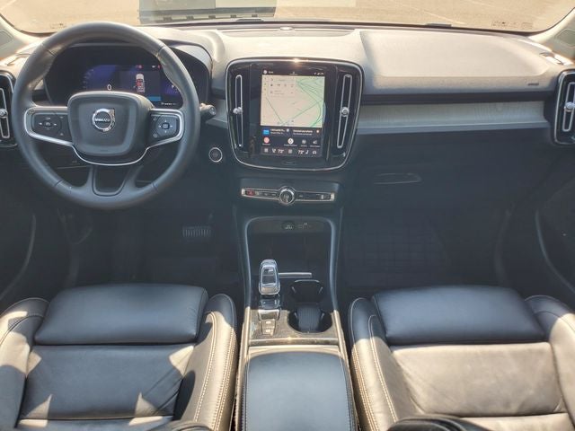 2023 Volvo XC40 B5 Plus Dark Theme