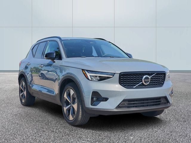 2023 Volvo XC40 B5 Plus Dark Theme
