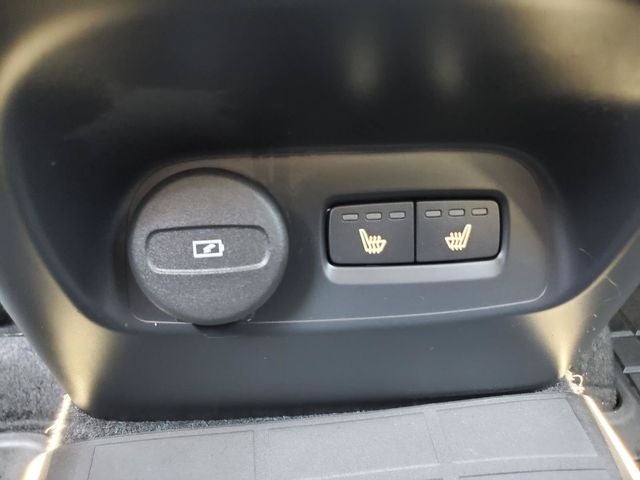 2023 Volvo XC40 B5 Plus Dark Theme