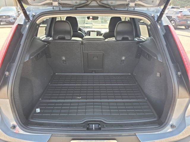 2023 Volvo XC40 B5 Plus Dark Theme