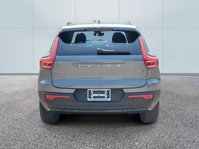 2023 Volvo XC40 B5 Plus Dark Theme